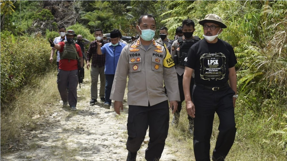 Foto 1 - Kapolda Sulteng dampingi Tim Asistensi Mabes Polri, BNPT, dan LPSK kunjungi Lemban Tongoa, Sigi, Sulawesi Tengah. (Dok. Istimewa).jpg
